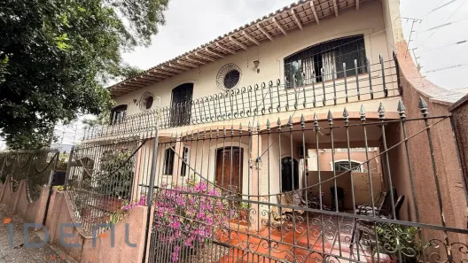 Sobrado com 5 Quartos à venda, 245m² no Zona 04, Maringá