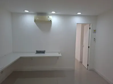 Sala Comercial para alugar, 60m² no Del Castilho, Rio de Janeiro