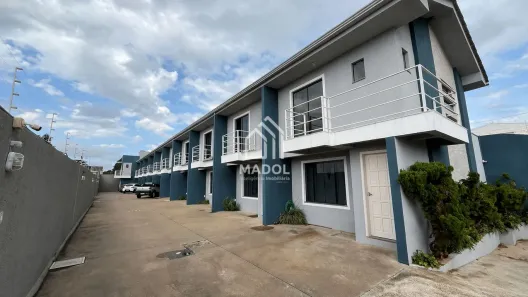 Sobrado com 2 Quartos à venda, 51m² no Uvaranas, Ponta Grossa