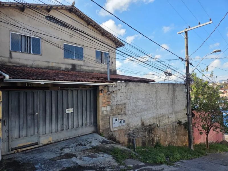 Casa com 4 quartos — Caiçaras, Belo Horizonte