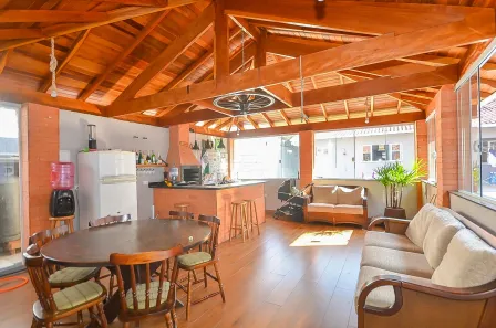Casa com 6 Quartos à venda, 346m² no Hauer, Curitiba