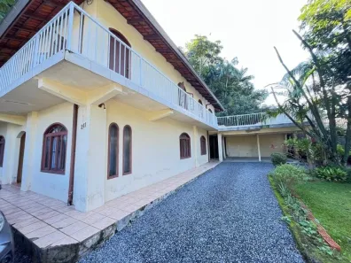 Sobrado com 6 Quartos à venda, 227m² no América, Joinville