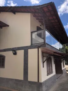 Casa com 2 Quartos para alugar, 145m² no Castelanea, Petrópolis
