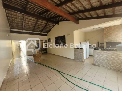 Casa com 3 Quartos para alugar, 220m² no Jardim Karaíba, Uberlândia