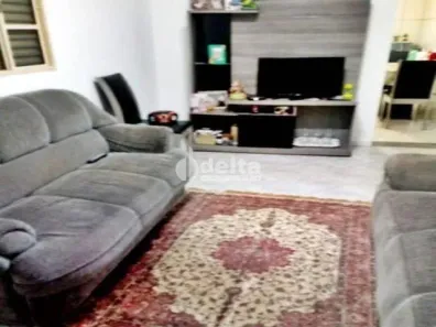 Casa com 4 Quartos à venda, 350m² no Jardim Patrícia, Uberlândia
