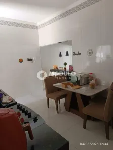 Casa com 2 Quartos à venda, 85m² no Jardim Brasília, Uberlândia