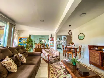 Casa com 3 Quartos à venda, 360m² no Balneário Caravela I, Matinhos
