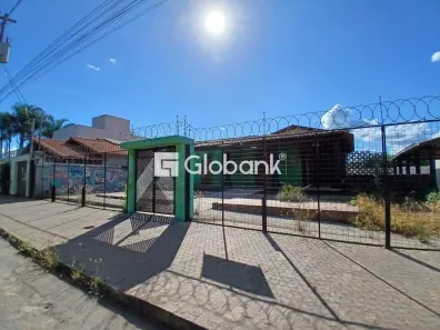 Prédio Comercial para alugar, 300m² no Jardim São Luiz, Montes Claros