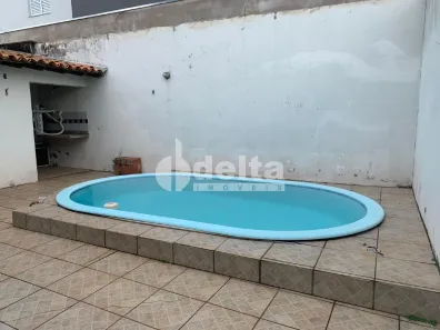 Casa com 3 Quartos à venda, 200m² no Umuarama, Uberlândia