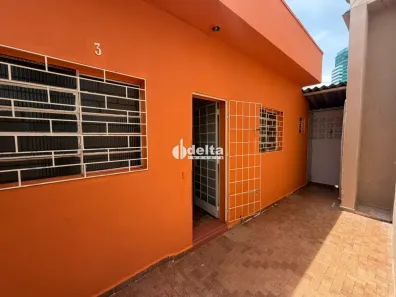 Casa com 2 Quartos para alugar, 50m² no Nossa Senhora Aparecida, Uberlândia