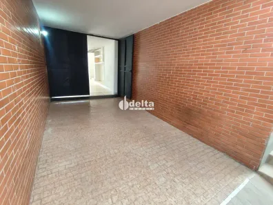 Casa com 3 Quartos para alugar, 140m² no Osvaldo Rezende, Uberlândia