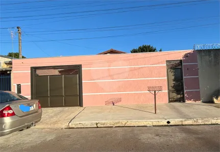 Casa com 3 Quartos para venda ou aluguel, 190m² no Jardim Monte Santo, Itapetininga