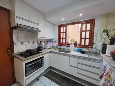 Sobrado com 4 Quartos à venda, 201m² no Vila Gilda, Santo André