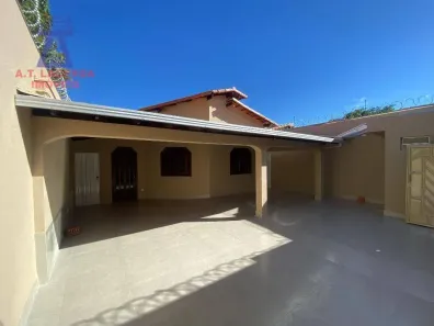 Casa com 3 Quartos para alugar, 180m² no Melo, Montes Claros