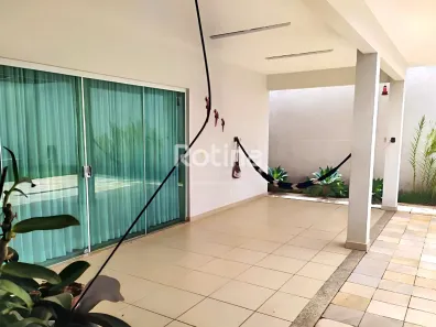 Casa com 5 Quartos à venda, 297m² no Segismundo Pereira, Uberlândia