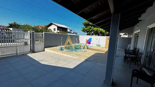 Casa com 4 Quartos à venda, 252m² no Meia Praia, Navegantes