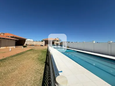 com 2 Quartos para alugar, 200m² no Distrito Industrial, Araguari