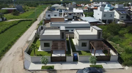 Casa com 2 Quartos à venda, 60m² no Carianos, Florianópolis