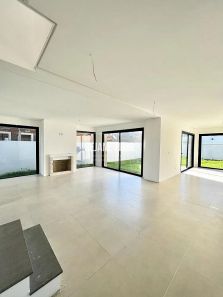 Casa de Condomínio com 3 Quartos à venda, 270m² no Laranjal, Pelotas