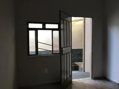 Casa com 1 Quarto para alugar, 45m² no Dom Bosco, Belo Horizonte