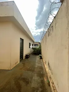 Casa com 3 Quartos à venda, 70m² no Santa Mônica, Uberlândia
