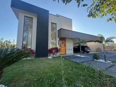 Casa com 3 Quartos para venda ou aluguel, 308m² no Centro, Taubaté