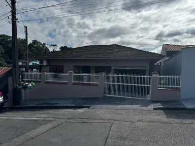 Casa com 3 Quartos para alugar, 122m² no Tifa Martins, Jaraguá do Sul