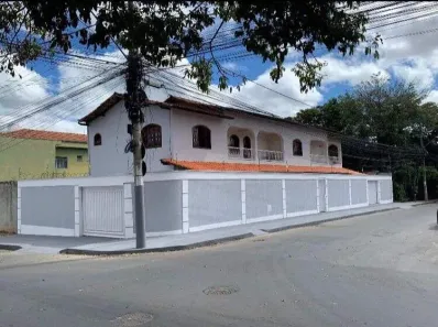 Casa com 5 Quartos para alugar, 340m² no Melo, Montes Claros