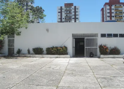 Prédio Comercial com 13 Quartos para alugar, 1300m² no Imbuí, Salvador