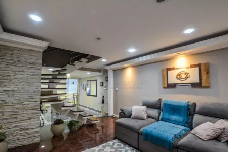 Sobrado com 4 Quartos à venda, 242m² no Vila Metalúrgica, Santo André
