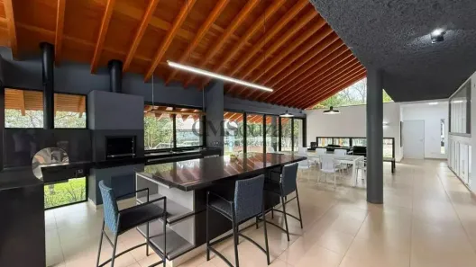 Casa de Condomínio com 3 Quartos para venda ou aluguel, 500m² no Recanto do Salto, Londrina