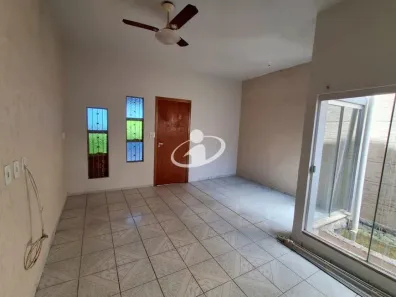 Casa com 3 Quartos para alugar, 150m² no Santa Rosa, Uberlândia