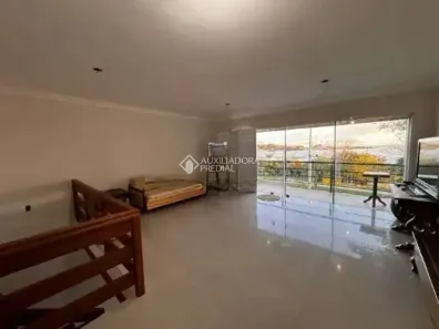 Casa com 2 Quartos para alugar, 180m² no Vila Assunção, Porto Alegre