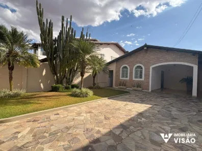 Casa com 3 Quartos à venda, 250m² no Nossa Senhora da Abadia, Uberaba