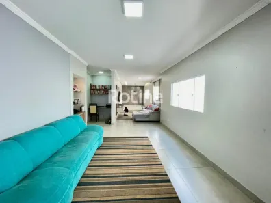 Casa com 3 Quartos à venda, 212m² no Segismundo Pereira, Uberlândia