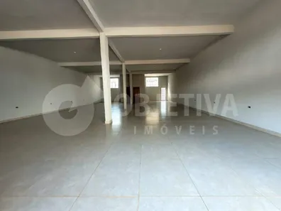 Ponto Comercial à venda, 200m² no Chácaras Tubalina e Quartel, Uberlândia