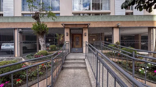 Apartamento com 3 Quartos para alugar, 117m² no Centro, Curitiba