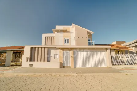 Casa com 3 Quartos à venda, 172m² no Revoredo, Tubarão