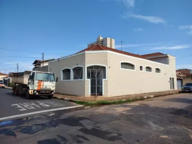 Casa com 5 Quartos à venda, 324m² no Centro, Araraquara