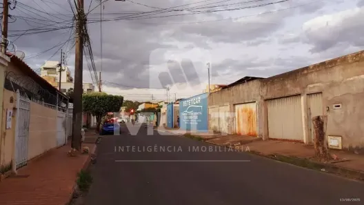 Lote/Terreno com 1 Quarto à venda, 298m² no Saraiva, Uberlândia