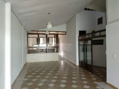 Casa com 4 Quartos para alugar, 150m² no Cazeca, Uberlândia