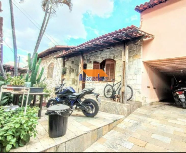 Casa com 4 quartos — Planalto, Belo Horizonte