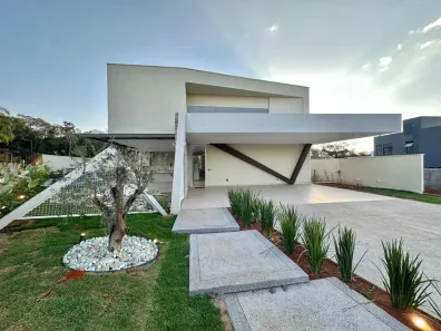 Sobrado com 5 Quartos à venda, 548m² no Jardins França, Goiânia