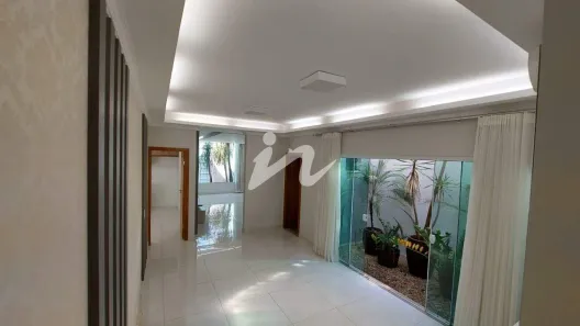 Casa com 3 Quartos à venda, 236m² no Umuarama, Uberlândia