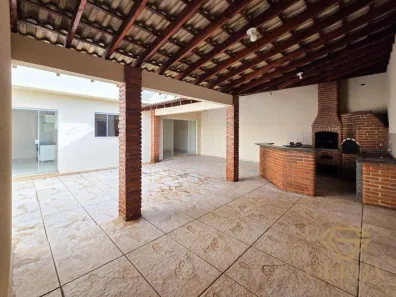 Casa com 3 Quartos para alugar, 216m² no Universitário, Londrina