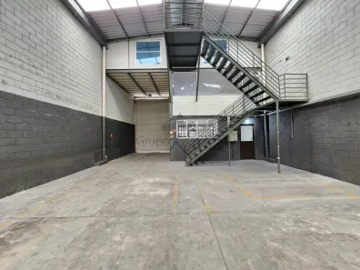 Prédio Comercial à venda, 500m² no Chácaras Reunidas, São José dos Campos
