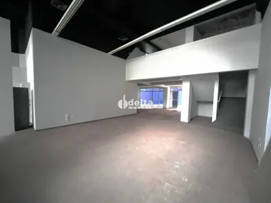 Ponto Comercial para alugar, 875m² no Nossa Senhora Aparecida, Uberlândia