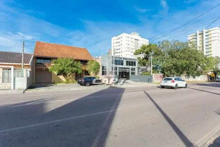 Sobrado com 2 Quartos para alugar, 150m² no Capão Raso, Curitiba