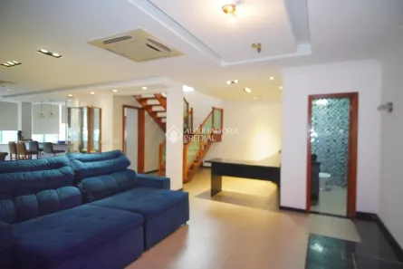 Casa com 3 Quartos para alugar, 400m² no Navegantes, Porto Alegre