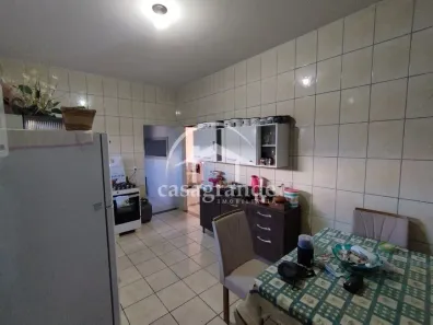 Casa com 2 Quartos à venda, 200m² no Marta Helena, Uberlândia
